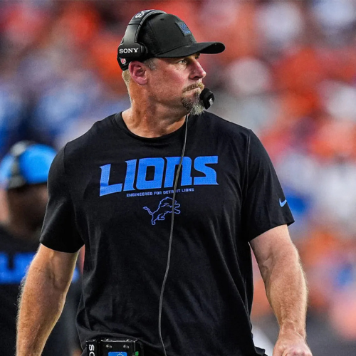 Dan Campbell coaching from the sidelines